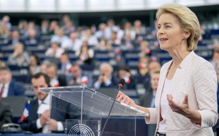 Ursula von der Leyen in het Europees Parlement, 2019. Bron foto: Europees Parlement via Wikimedia Commons, foto vrij te gebruiken