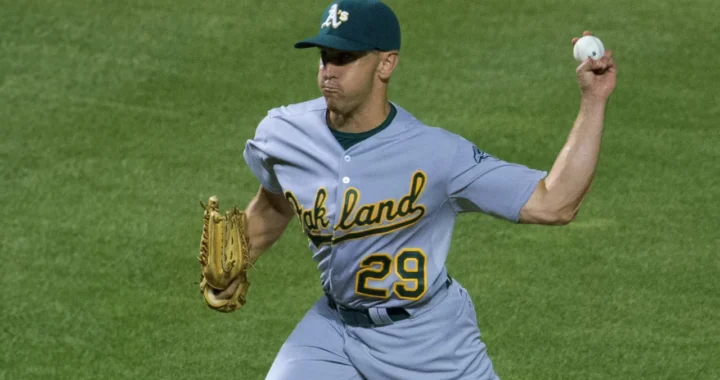 Pat Venditte maakte in 2015 zijn debuut in de MLB voor de Oakland Athletics.