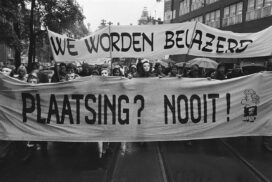 Demonstratie tegen de plaatsing van kruisraketten in Nederland, Amsterdam 1984, foto uit het Nationaal Archief waarop geen copyright meer rust, Wikimedia Commons