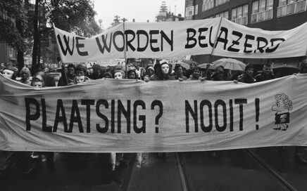 Demonstratie tegen de plaatsing van kruisraketten in Nederland, Amsterdam 1984, foto uit het Nationaal Archief waarop geen copyright meer rust, Wikimedia Commons