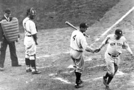 Babe Ruth na zijn homerun in de derde wedstrijd van de World Series van 1932