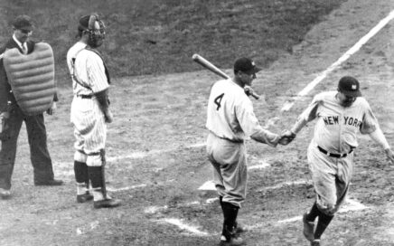 Babe Ruth na zijn homerun in de derde wedstrijd van de World Series van 1932